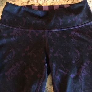 Lululemon wunder under crops size 4